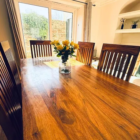 Woodman House - 7 Bedrooms - Sleeps 14