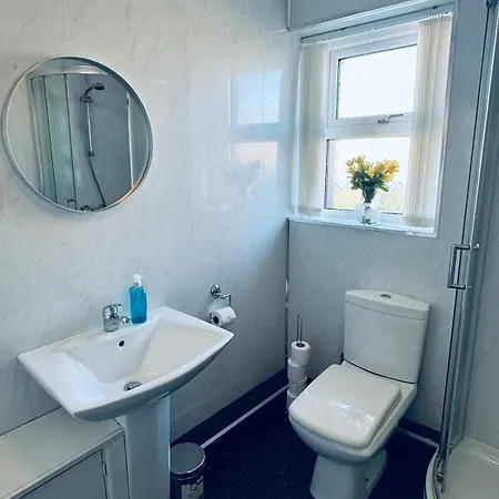 Woodman House - 7 Bedrooms - Sleeps 14 *