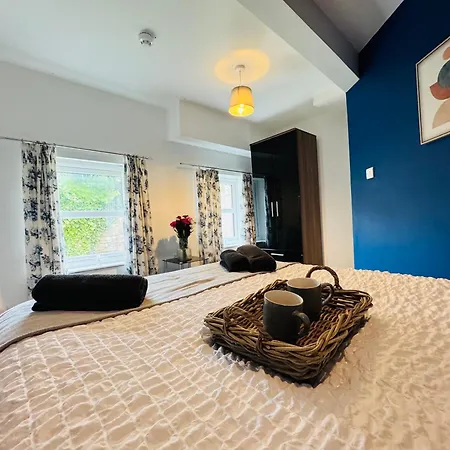 Woodman House - 7 Bedrooms - Sleeps 14