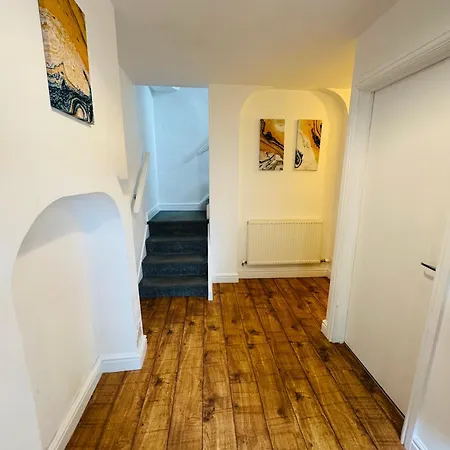 Woodman House - 7 Bedrooms - Sleeps 14 Apartman *