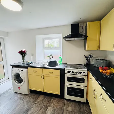 Woodman House - 7 Bedrooms - Sleeps 14
