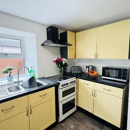 Woodman House - 7 Bedrooms - Sleeps 14 *