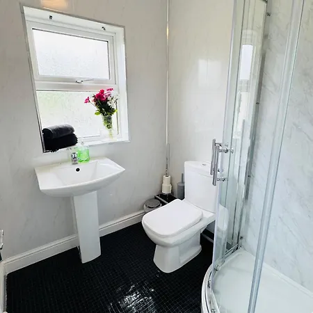 Woodman House - 7 Bedrooms - Sleeps 14