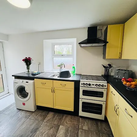 Woodman House - 7 Bedrooms - Sleeps 14 *